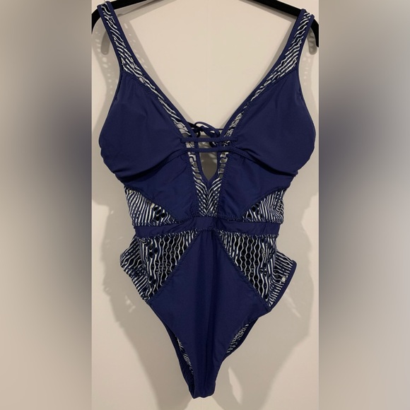 NWT, BECCA- "Color Play Mesh One Piece Swimsuit" in Navy/White, Sz Large - Picture 4 of 10